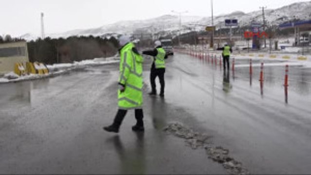 Sivas Polisten Sürücülere 'Közlenmiş Patates' Ikramı