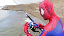 Человек-паук против Халка человек-паук Рыбалка игрушки Fun Супергеройское кино в реальной жизни
