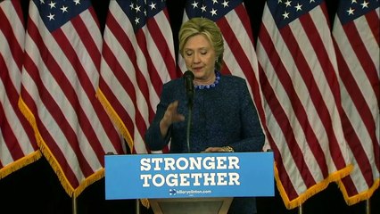 Clinton critica anuncio de pesquisa del FBI y Trump lo aprovecha