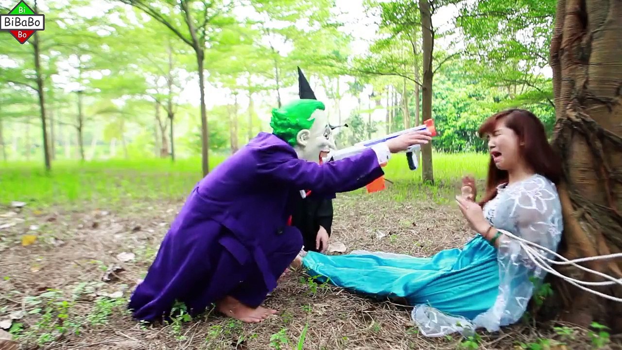 Nerf War Spiderman Gun Joker - Batman vs Superman Deadpool stupid Nerf Rescue Elsa