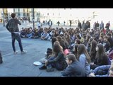 Napoli - Scuola e Referendum, gli studenti fanno lezione in piazza (29.10.16)