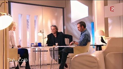 Avec émotion, Yvan Le Bolloc'h raconte le jour où il a rencontré son père biologique - Regardez