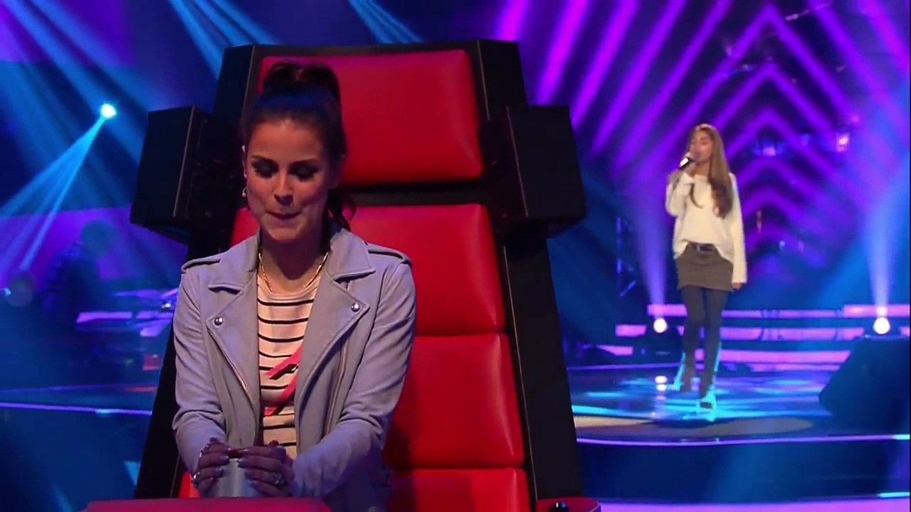 Laura Pausini- Vivimi (Luna)   TVOGK2015   Blind Auditions 2  SAT.1