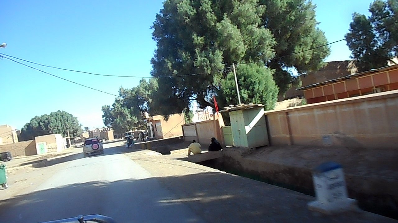 Maroc traversée village sortie école