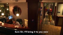 Halloween 2016 : Remi Gaillard s'amuse à terroriser un maître d'hôtel, les internautes sont partagés (vidéo)