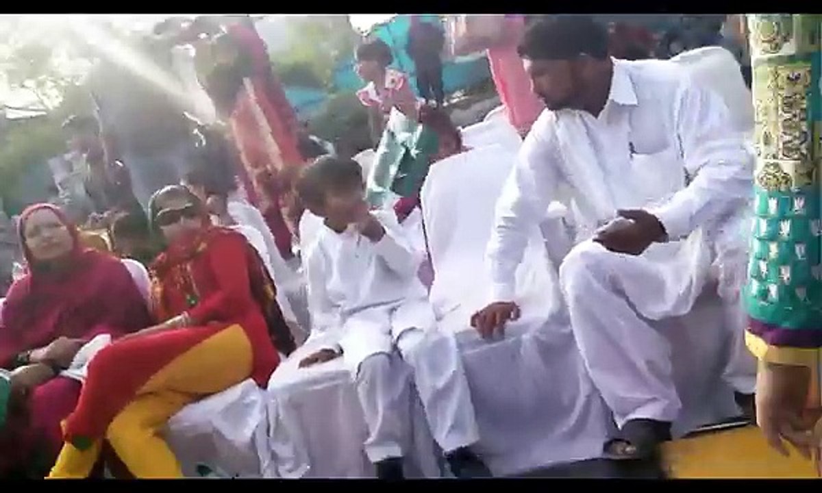 Beautiful Girls of Lahore Watching Amazing Civil Parade(360p)