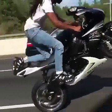 Good wheelie on highway You can tell it's not this guys first time doing a wheelie.