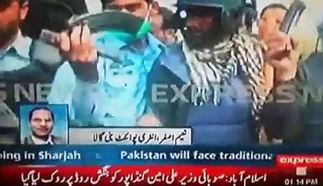 اسلام آباد صوبائی وزیر علی امین گنڈاپورکی گاڑی سے اسلحہ اور شراب برآمد