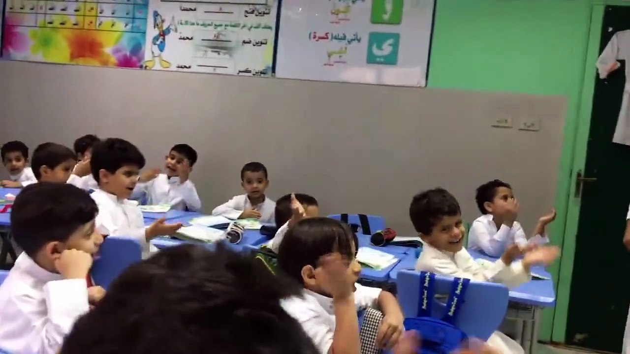 Funny Molvi sahb teaching the word Noon