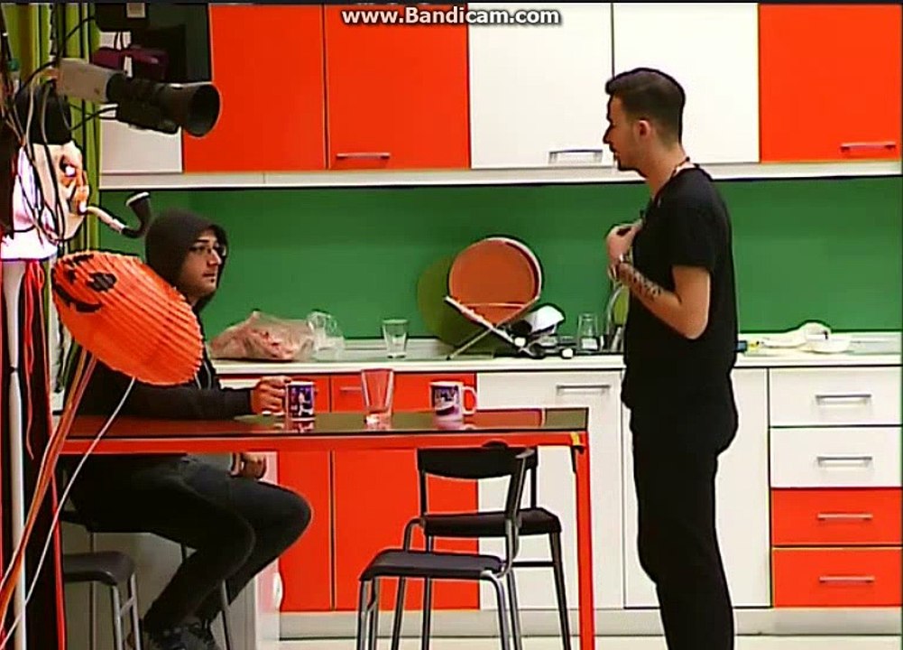 Valentin sta de vorba cu Ali despre situatia creata cu intrarea noilor baieti. 30.10.2016 mpfm 6