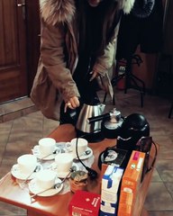 Ани Лорак показала ,как Россия кормит её перед концертом