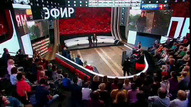 Прохор Шаляпин показывает дом, в котором родился