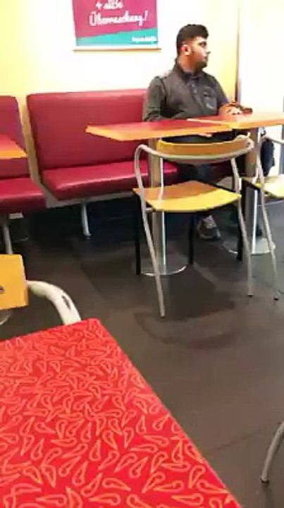 Deutschland vor dem Abgrund. Mittags im Cafe mit Kindern...