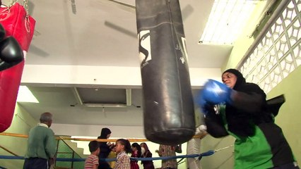 Taboos KO'd by Pakistan's mother-daughter boxing duo