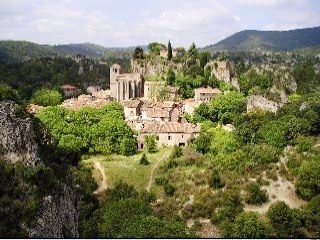 Cirque de Mourèze et lac du salagou
