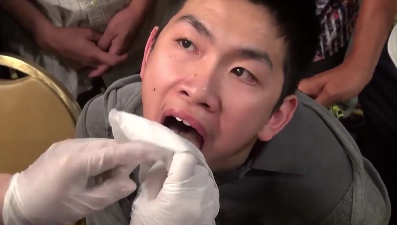 Thầy Võ Hoàng Yên chữa câm điếc bằng tay và không lấy tiền (KỲ DIỆU)