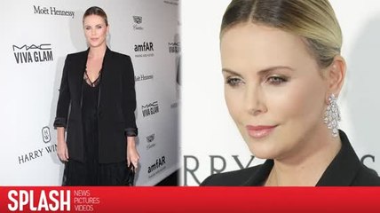 Charlize Theron dit qu'elle est grosse à un évènement à Los Angeles