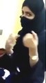 Ye Larki Kya Bata Rahi Hy-Arabic Girl یہ لڑکی کیا بتا رہی ہے اپنے ہاتھ سے گندے اشارے کرتے ھوے