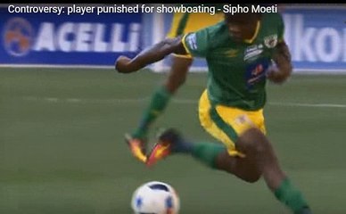 Il reçoit un carton jaune a cause d'un drible