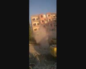 Bursa'da Akılalmaz Görüntüler! Attığı Taşla 5 Katlı Binayı Böyle Yıktı