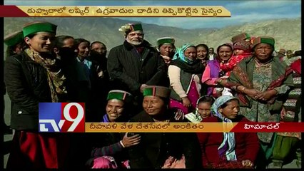 Télécharger la video: Modi celebrates Diwali with soldiers near China border