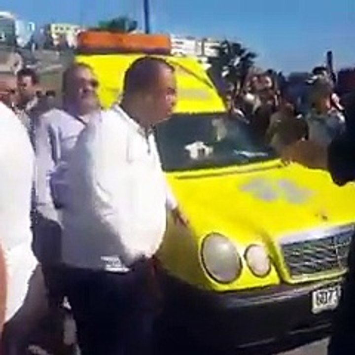 بالفيديو _ شاهد زغاريد النساء في جنازة بائع السمك ' محسن فكري ' في الحسيمة