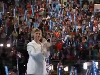 'হিলারির মেইল পুনঃতদন্তের খবর ছড়িয়ে আইন ভেঙ্গেছেন এফবিআই প্রধান'