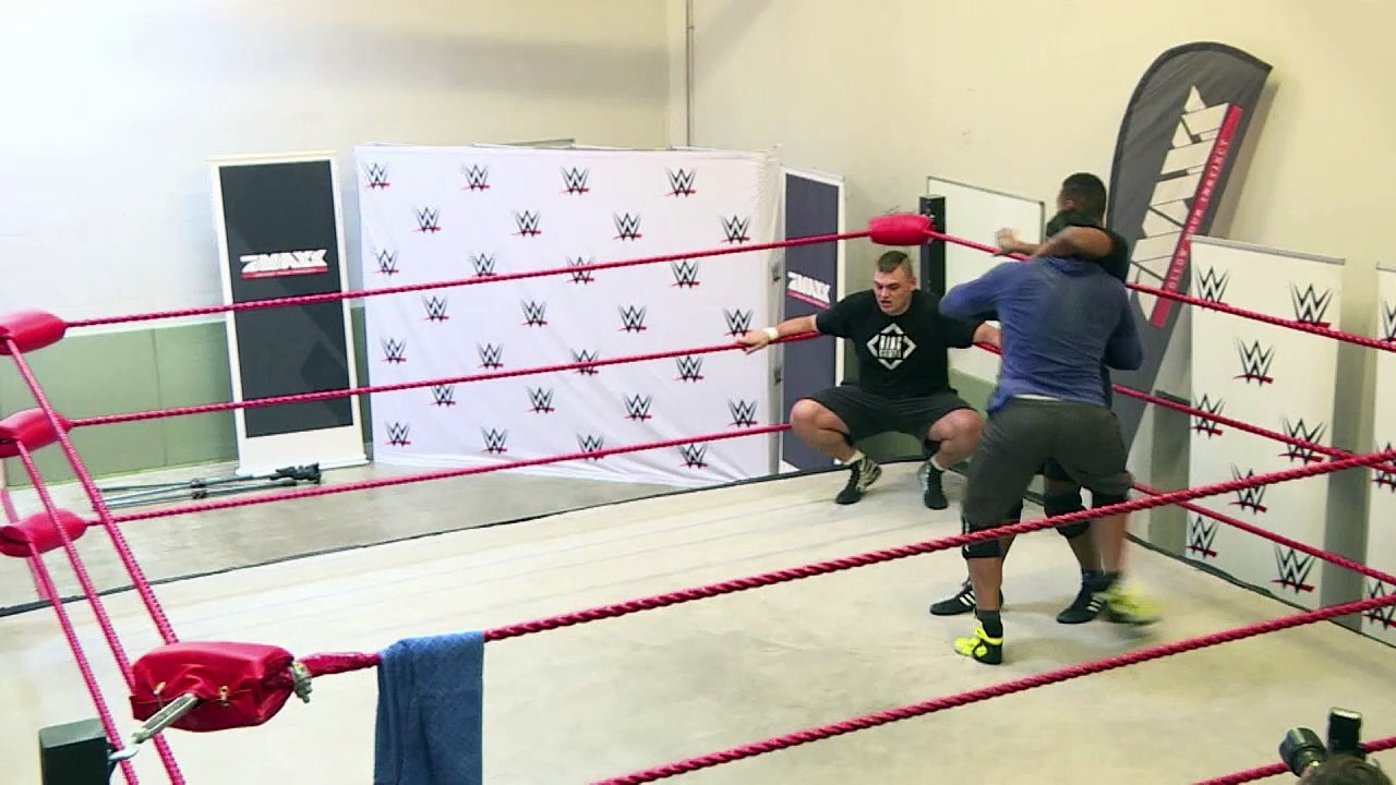 Tim Wiese: méchant au foot, méchant au catch!