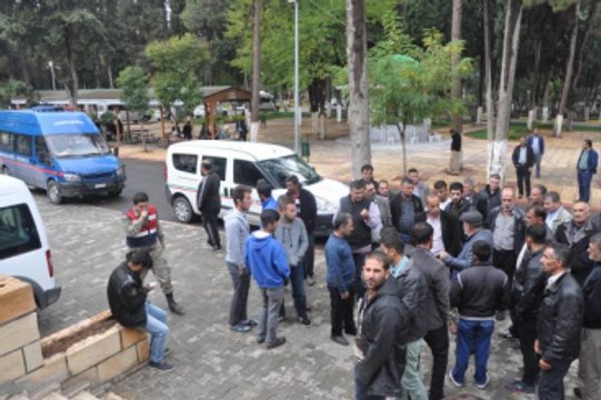 Kanlı İnfazda Ölen 3 Kardeşin Cenazeleri Acılı Babaya Teslim Edildi