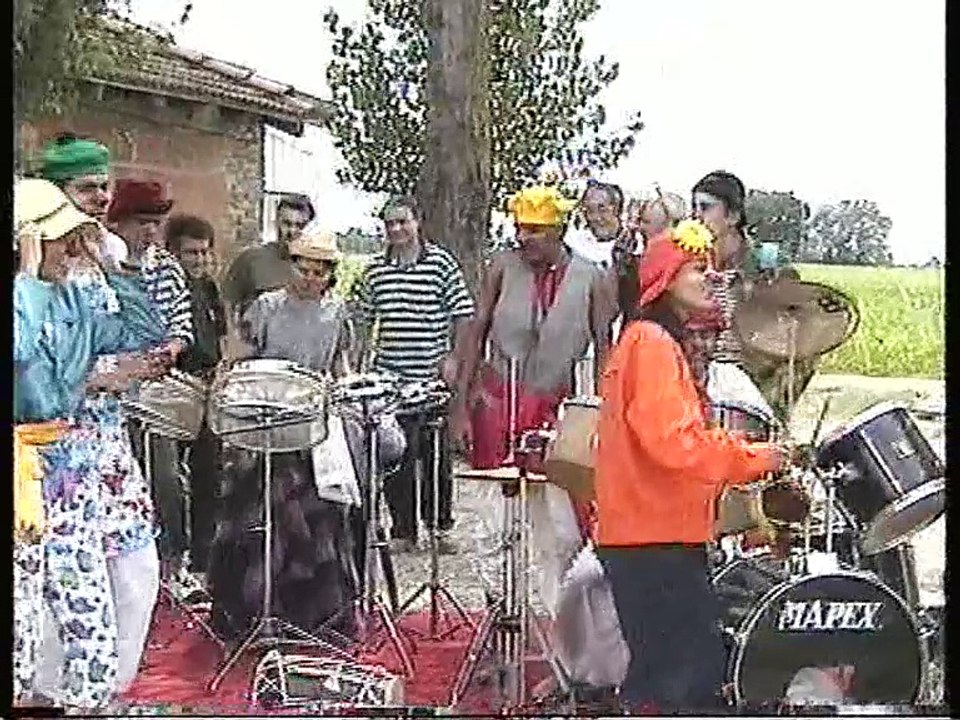 LES CLOWNS INDIENS DE JKSMS VISITENT EMMAÜS MONTAUBAN