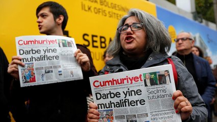 Turquia: Detenções no quotidiano de oposição Cumhuriyet