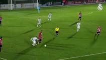 Martin Ødegaard nearly scores solo golazo after running half the pitch