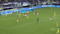 Wuytens gets knocked out by the ball - Den Haag vs AZ Alkmaar 30-10-2016 (HD)
