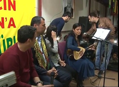 Ayla Akat Ata Türkü Söyledi Salonda Alkış Tufanı Koptu