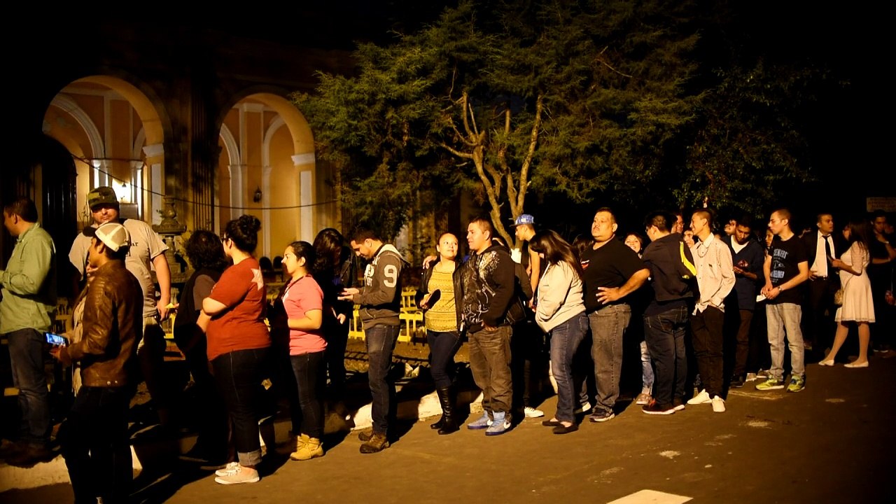Cementerio guatemalteco recibe "necrotour" de muertes trágicas