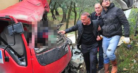 Şirket Sahibi Kazada Ölen Şoförünün Başında Böyle Gözyaşı Döktü!