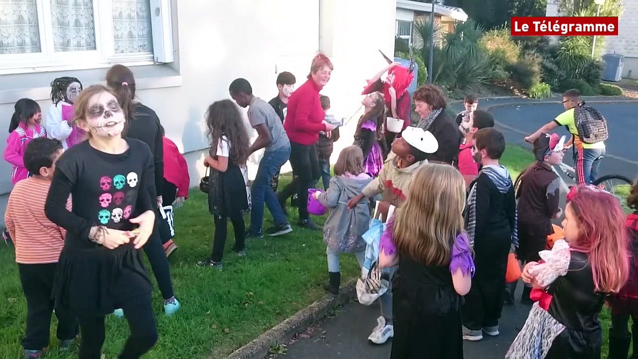 Lannion. Défilé d'Halloween aux Fontaines  et Ar Santé