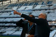 Frank McCourt visite le stade Vélodrome