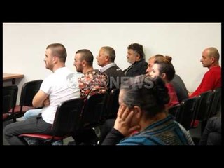 Ora News – Avokatët “shtyjnë” Lazaratin, s’paraqiten në 8 seanca