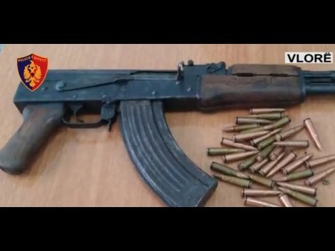 Report TV - Vlorë, sekuestrohen drogë dhe armë, arrestohet 2 persona