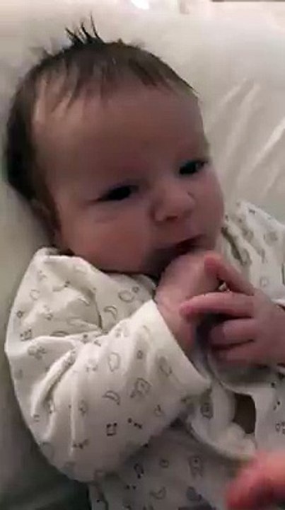 Un bebé de dos meses le dijo 'hola' a su mamá