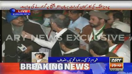 Pervez Khattak Karkunon Ke Beech Agaye..!!