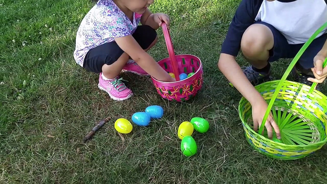 POKEMON GO To the Park Pokémon in the Real World with Pokémon GO FUNATHOMETV