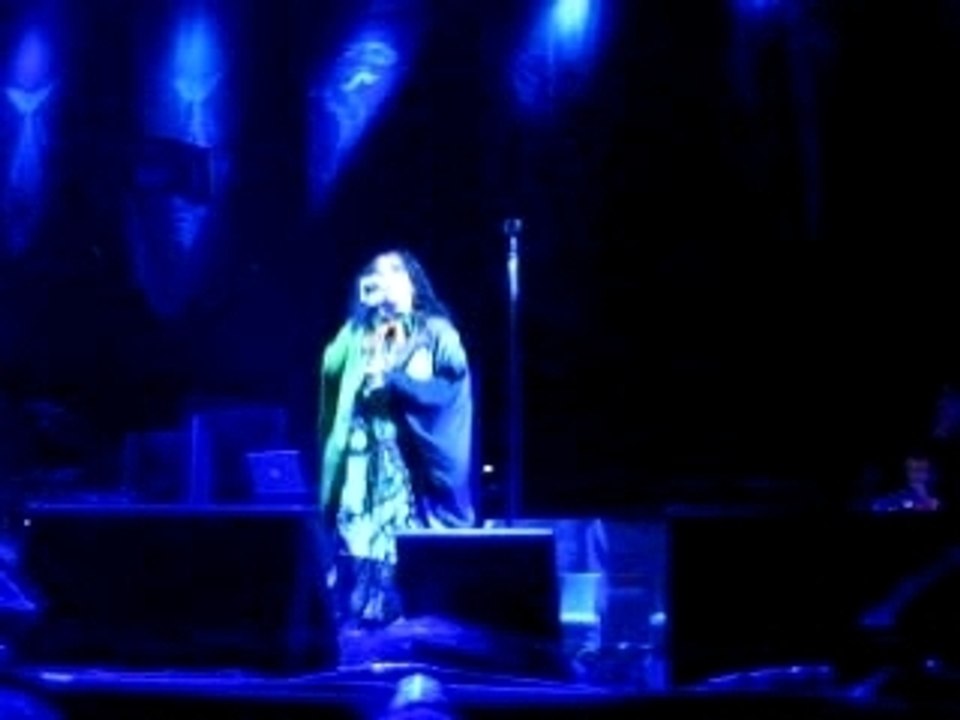 Bjork - Hunter (Live in Nimes 21-08-2007)