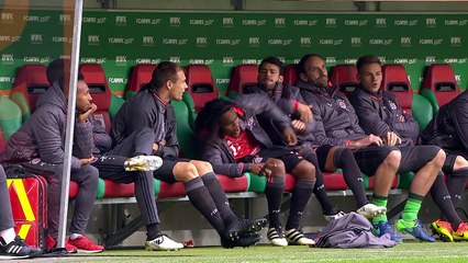 Sanches, Juan Bernat & Muller fool around on the Bayern bench