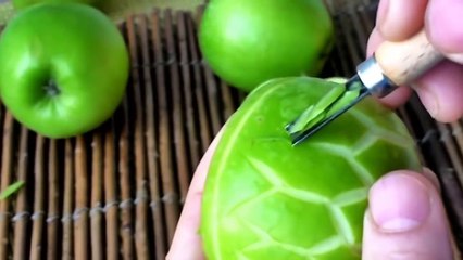 Cắt tỉa hoa quả nghệ thuật Tạo hình rùa từ trái táo