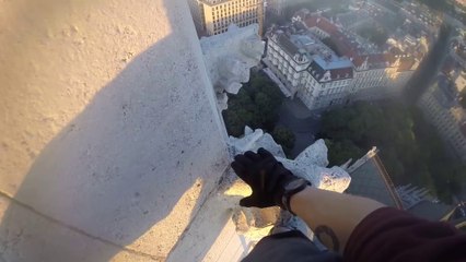 Скачать видео: Il escalade la cathédrale de Vienne à mains nues sans sécurité !