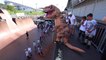 Figures de skateboard et trottinettes par un Dinosaure T-Rex ! Dans la rampe géante !