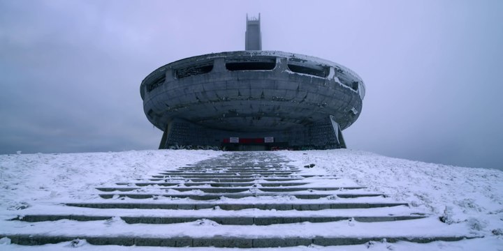 QG abandonné de l'URSS en bulgarie visité par des skieurs freestyle !
