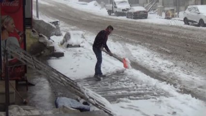 Karlıova'da Yılın Ilk Karı Yağdı